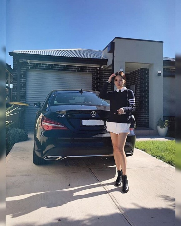 Khi đến với Người ấy là ai chàng trai vẫn độc thân. Tuy nhiên sau khi chương trình kết thúc, Tống Đông Khuê quay lại với bạn gái cách đây khoảng 3 tuần.