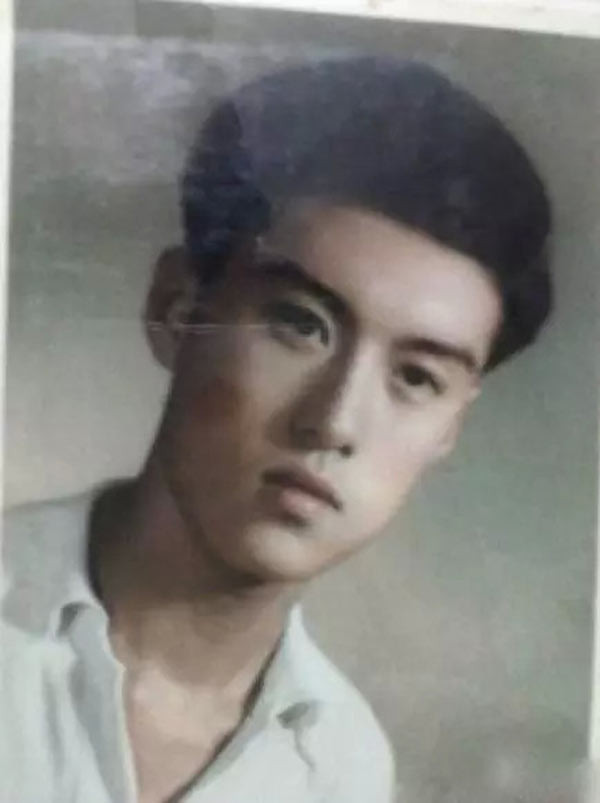 Sống mũi cao, khuôn mặt không một góc chết của "soái ca" thời "ông bà anh".