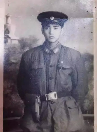 Vẻ cuốn hút rất riêng của những chàng trai diện quân phục mà không phải ai cũng có.