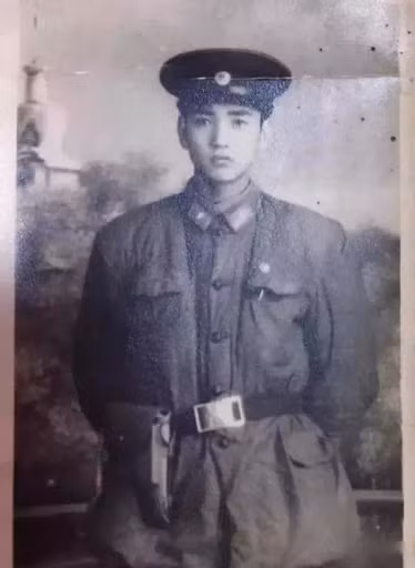 Vẻ cuốn hút rất riêng của những chàng trai diện quân phục mà không phải ai cũng có.