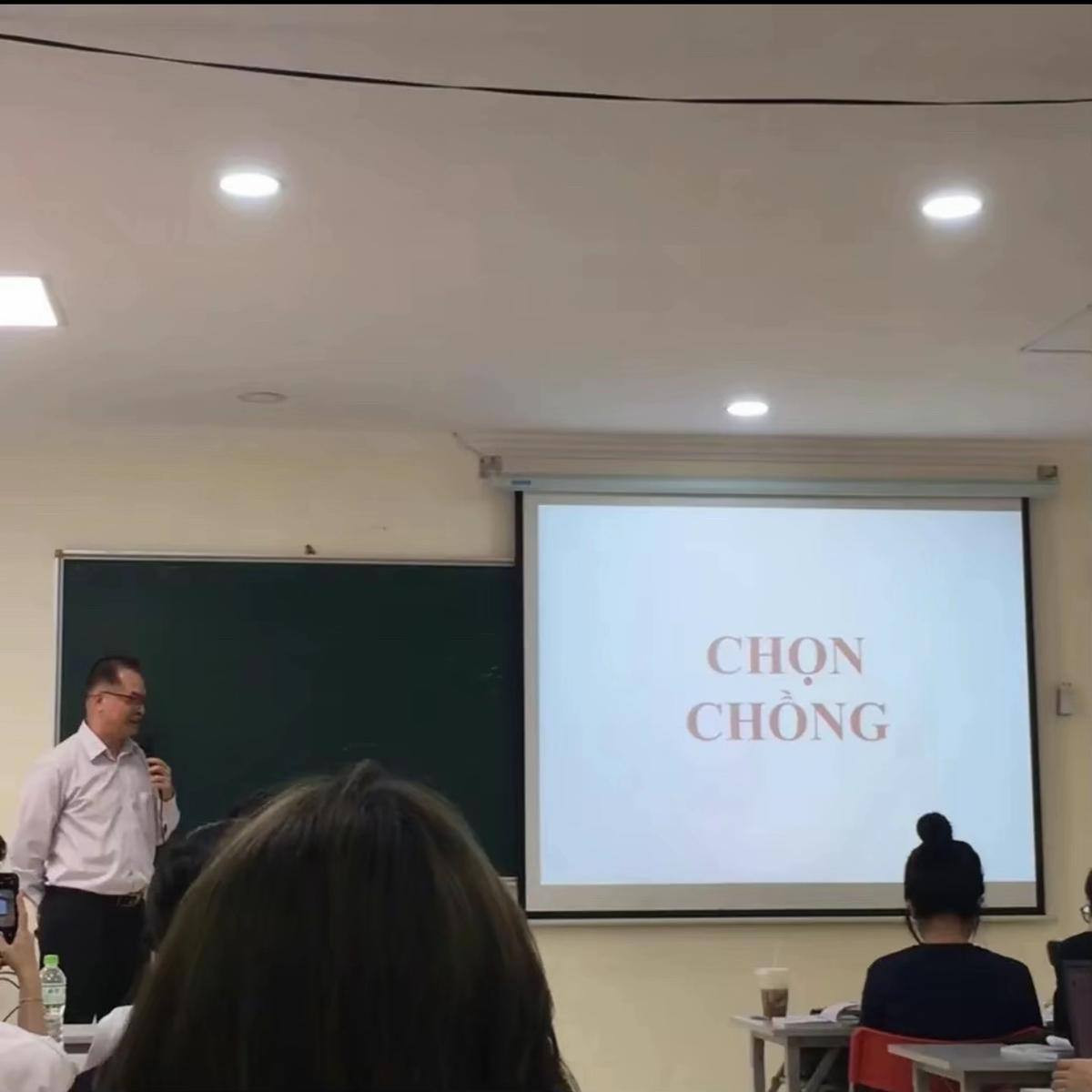 Bài đăng về thầy giáo dạy chọn chồng được 1 học trò ở phía dưới lớp chụp và đăng tải. Những bí quyết này đã khiến nhiều người phải suy ngẫm.