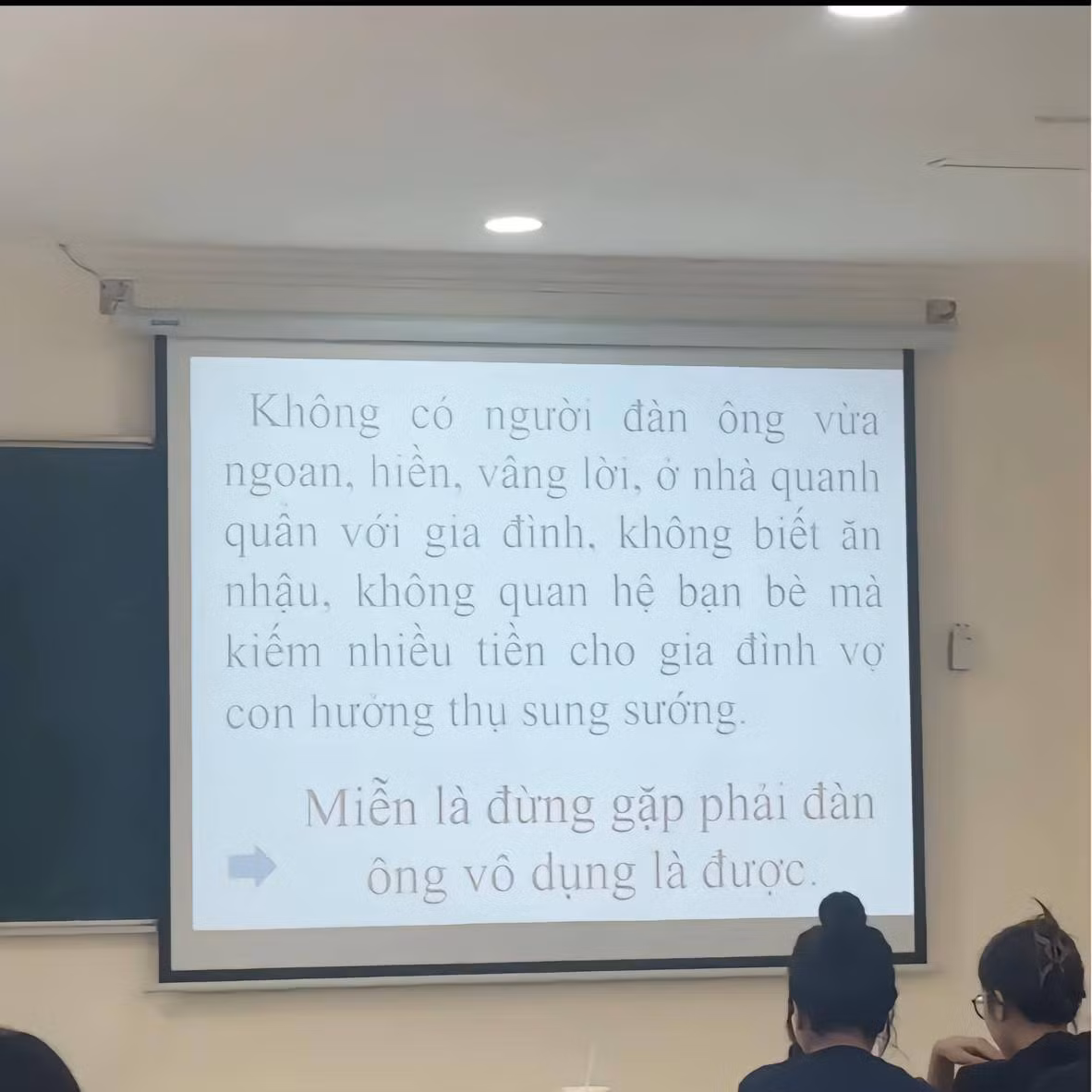 Tuy nhiên câu cuối cùng "Miễn đừng gặp phải đàn ông vô dụng là được" khiến nhiều người tán dương và đồng tình dưới phần comment.
