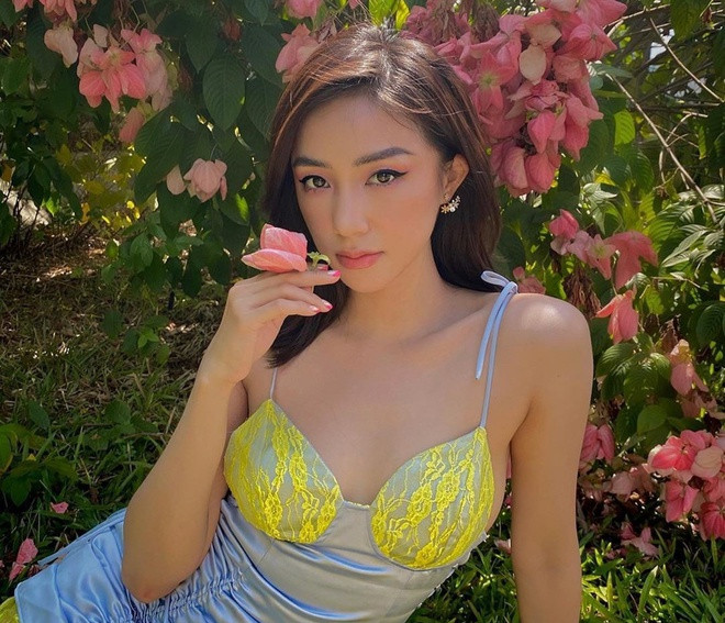 Salim (tên thật Hoàng Kim Ngân) là một trong những hot girl kín tiếng trong chuyện yêu đương khi hầu như chưa từng công khai hẹn hò. Cô từng có một số tin đồn tình cảm song luôn khẳng đình bản thân FA, vẫn "độc thân vui tính".