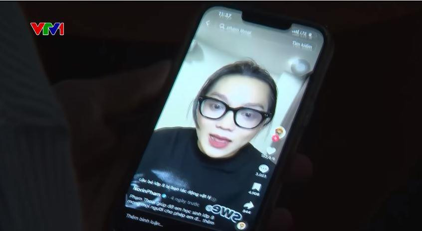 Nếu ở phần đầu, phóng sự làm mờ người được nhắc đến, thì phần sau cái tên Phạm Thoại xuất hiện trong bản tin.