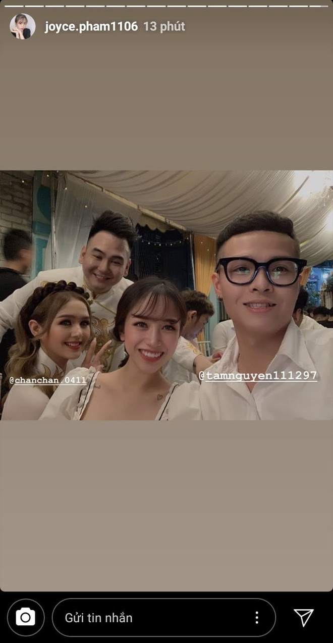 Ái nữ nhà Minh Nhựa cũng xuất hiện trong ngày vui của chị dâu Diệp Lâm Anh. Dù đang mang bầu nhưng trông Joyce Phạm vẫn xinh đẹp và gọn gàng.