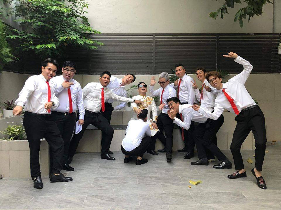 Không gây nhiều sự chú ý như Đông Nhi và Ông Cao Thắng, đám hỏi của "streamer giàu nhất Việt Nam" Xemesis vẫn có đội bê tráp cực phẩm và vô cùng hùng hậu.