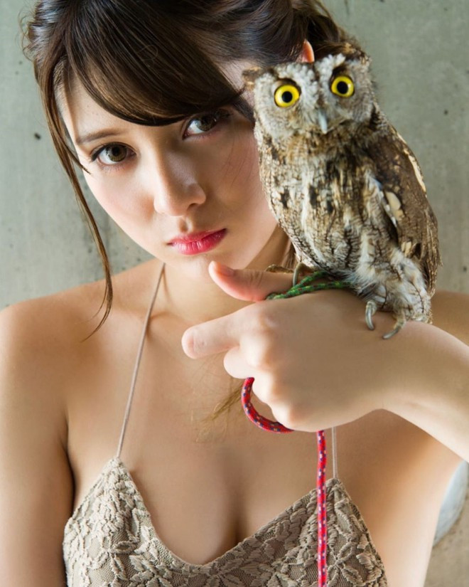 Cô cũng được biết tới với biệt danh "tắc kè hoa" trong làng mẫu bởi linh hoạt thay đổi phong cách cả trên hình lẫn ngoài đời.