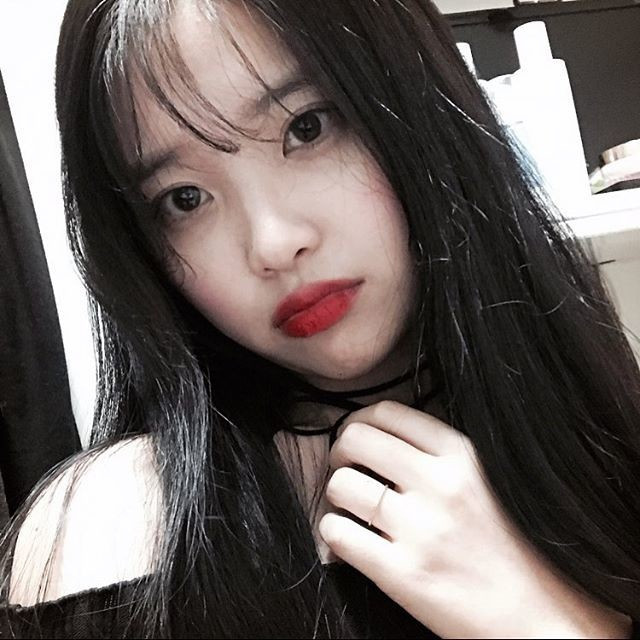 Trong ở nhiều góc chụp khác, Ji Hyun không hề giống với IU.