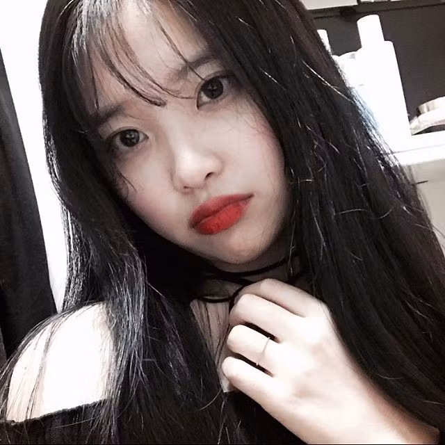 Trong ở nhiều góc chụp khác, Ji Hyun không hề giống với IU.