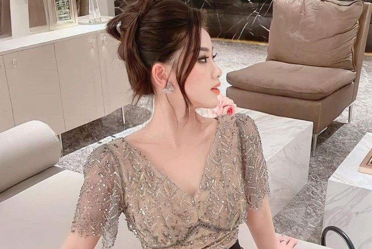 Theo tìm hiểu, Ngọc Mai sở hữu số đo 3 vòng lý tưởng: 82 - 58 - 91 (cm).