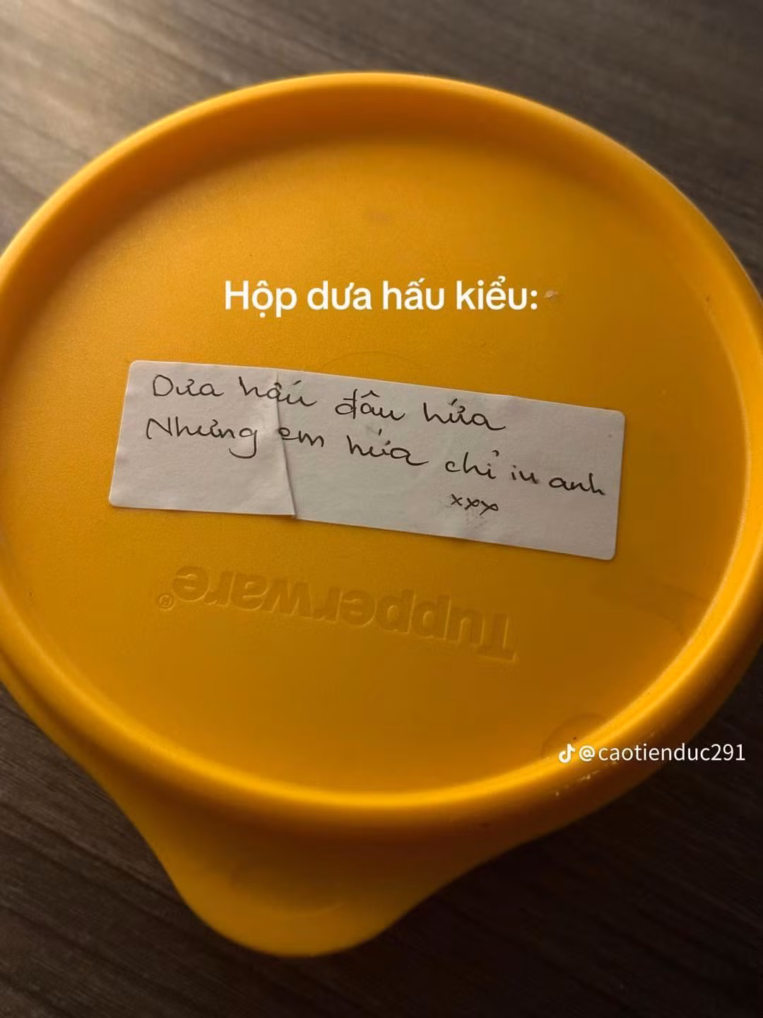 Chị em lúc nhẹ nhàng tình cảm thì cũng đáng yêu lắm đúng không.