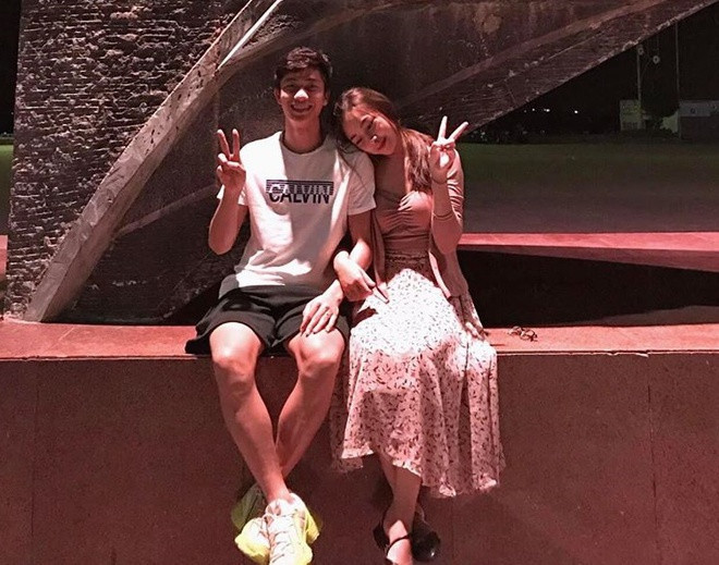 Liên tiếp sau đó, Phan Văn Đức và Nhật Linh thường xuyên đăng tải ảnh tình tứ bên người yêu, không ngần ngại dành cho đối phương những lời có cánh trên mạng xã hội.