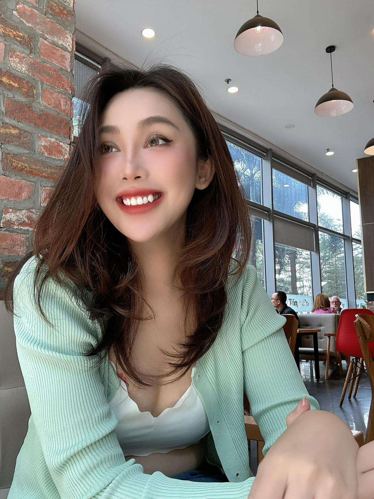 Giữa lúc sự nghiệp đang ở thời kỳ đơm hoa thì nhà văn Gào đã vướng vào những scandal từ phát ngôn, thái độ tới nhân cách. Danh xưng chị X ra đời và rất nhiều người đã chuyển thành antifan của nữ nhà văn này.