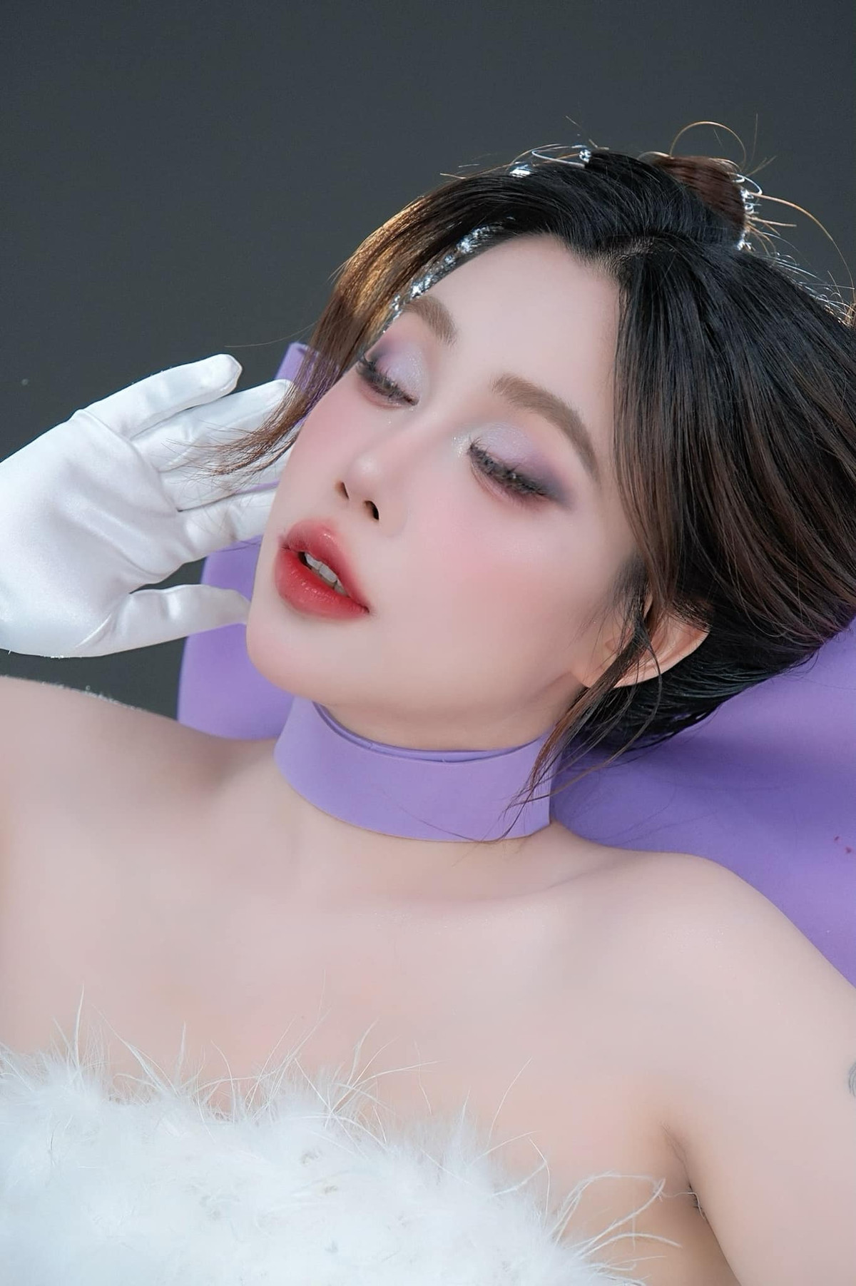 Gào đã từng cho ra mắt nhiều tác phẩm và được nhiều bạn trẻ đón nhận. Những tác phẩm nổi bật của cô là Nhật kí son môi, Tự sát, Hoa Linh Lan, Cho em gần anh thêm chút nữa.…