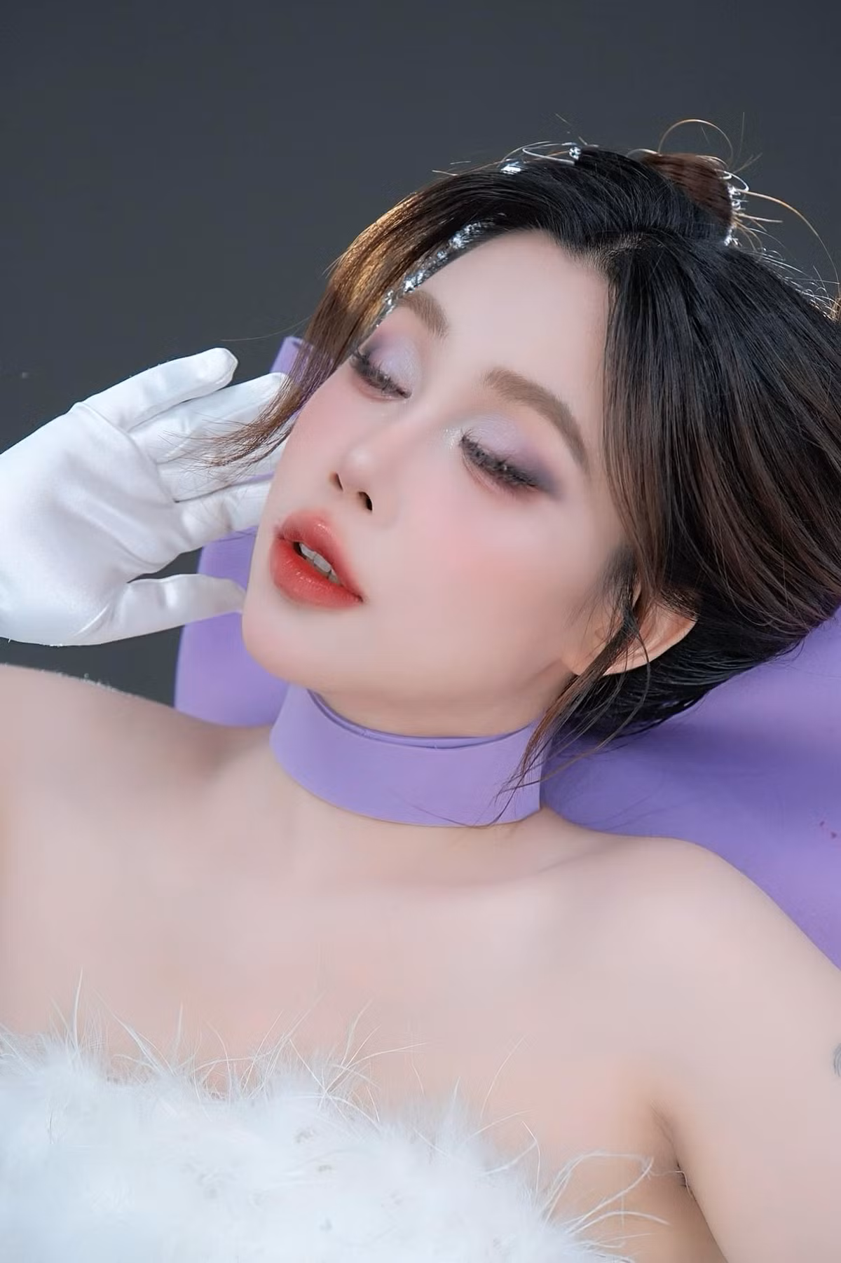 Gào đã từng cho ra mắt nhiều tác phẩm và được nhiều bạn trẻ đón nhận. Những tác phẩm nổi bật của cô là Nhật kí son môi, Tự sát, Hoa Linh Lan, Cho em gần anh thêm chút nữa.…