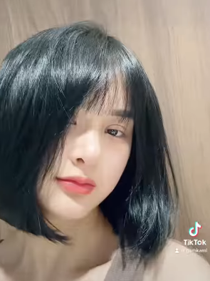 Nhan sắc của Gấm Kami từ trước đến nay vẫn được netizen khen ngợi là ưa nhìn, có nét duyên dáng riêng. Vì vậy khi nữ TikToker này quyết định "đập mặt xây lại", nhiều fan của cô đã tỏ ra khá bất ngờ.