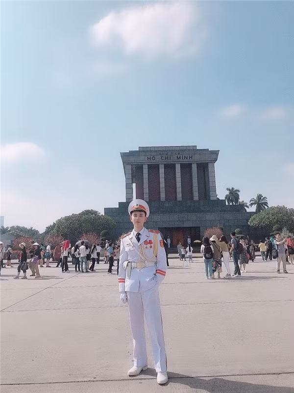 Thời điểm đó, anh chàng đang là lính nghĩa vụ tại Bộ Tư lệnh Bảo vệ Lăng, phục vụ trong quân đội từ tháng 2/2017 đến tháng 6/2019.