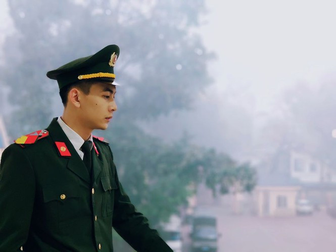 Anh chàng đang là lính nghĩa vụ tại Trung đoàn 600 Bộ Tư lệnh Cảnh vệ Bộ Công an. Ước mơ được khoác lên mình bộ cảnh phục, phụ vụ Tổ quốc và nhân dân được Thế Văn ấp ủ từ khi còn học cấp 3.
