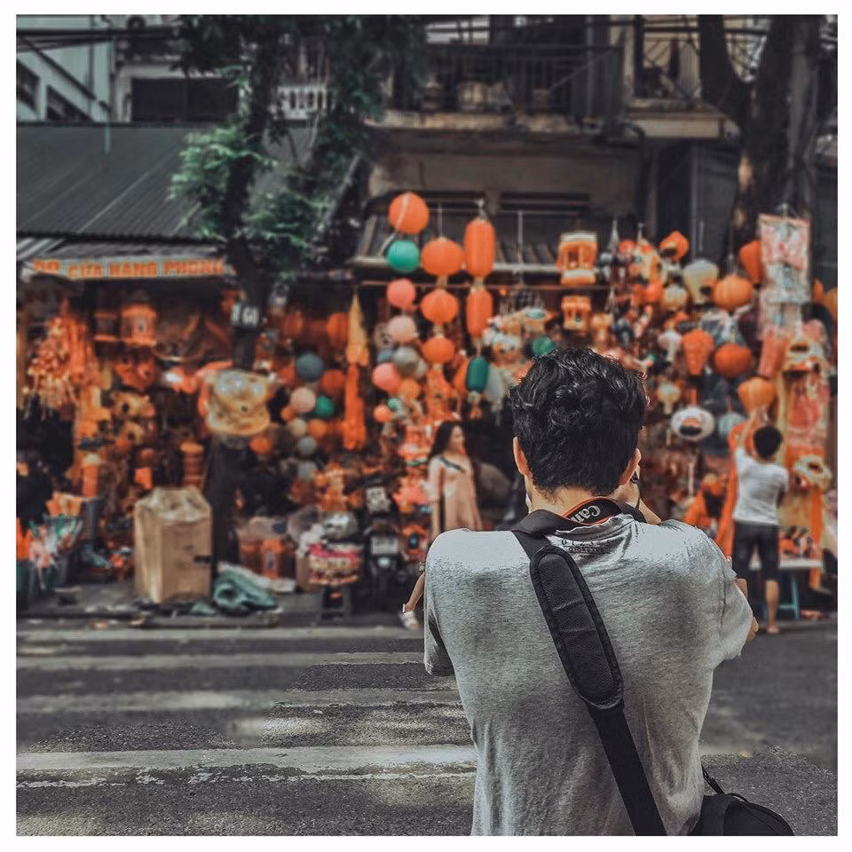 Phố Hàng Mã dịp Trung thu là một trong những địa điểm khơi gợi cảm hứng nghệ thuật nổi tiếng với nhiều nhiếp ảnh gia. Ảnh: Facebook