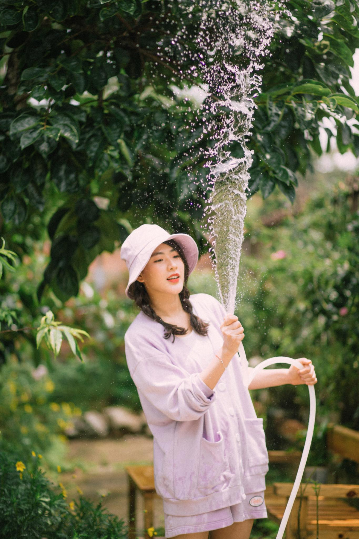 "Nàng thơ Hải Phòng" Nguyễn Minh Trang (sinh năm 1995) là một trong những hot girl Tik Tok đình đám trên mạng xã hội thời gian qua. Cô nàng được biết đến khi xuất hiện trong một số MV như "Đừng yêu nữa em mệt rồi", "Một đêm say",...