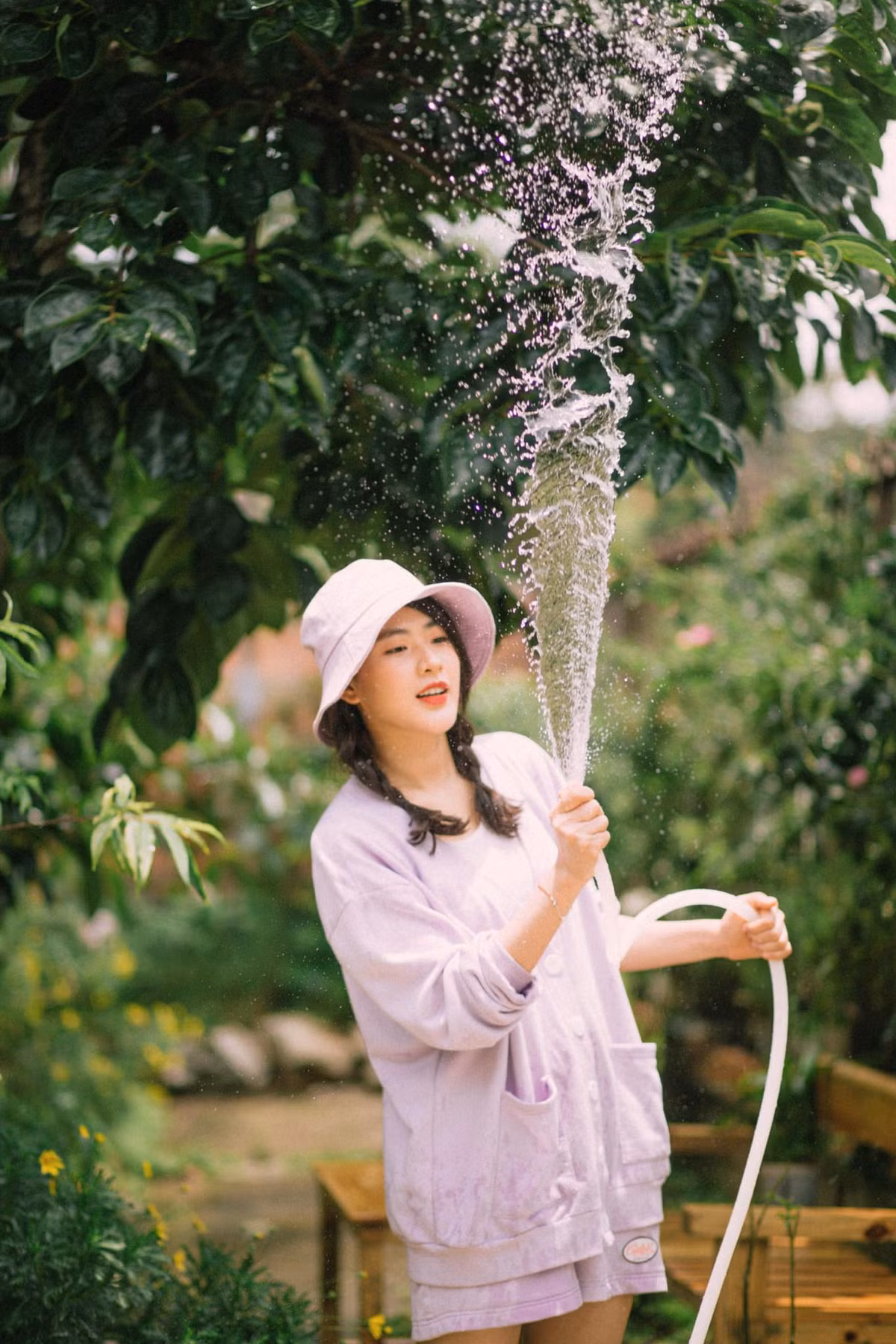 "Nàng thơ Hải Phòng" Nguyễn Minh Trang (sinh năm 1995) là một trong những hot girl Tik Tok đình đám trên mạng xã hội thời gian qua. Cô nàng được biết đến khi xuất hiện trong một số MV như "Đừng yêu nữa em mệt rồi", "Một đêm say",...