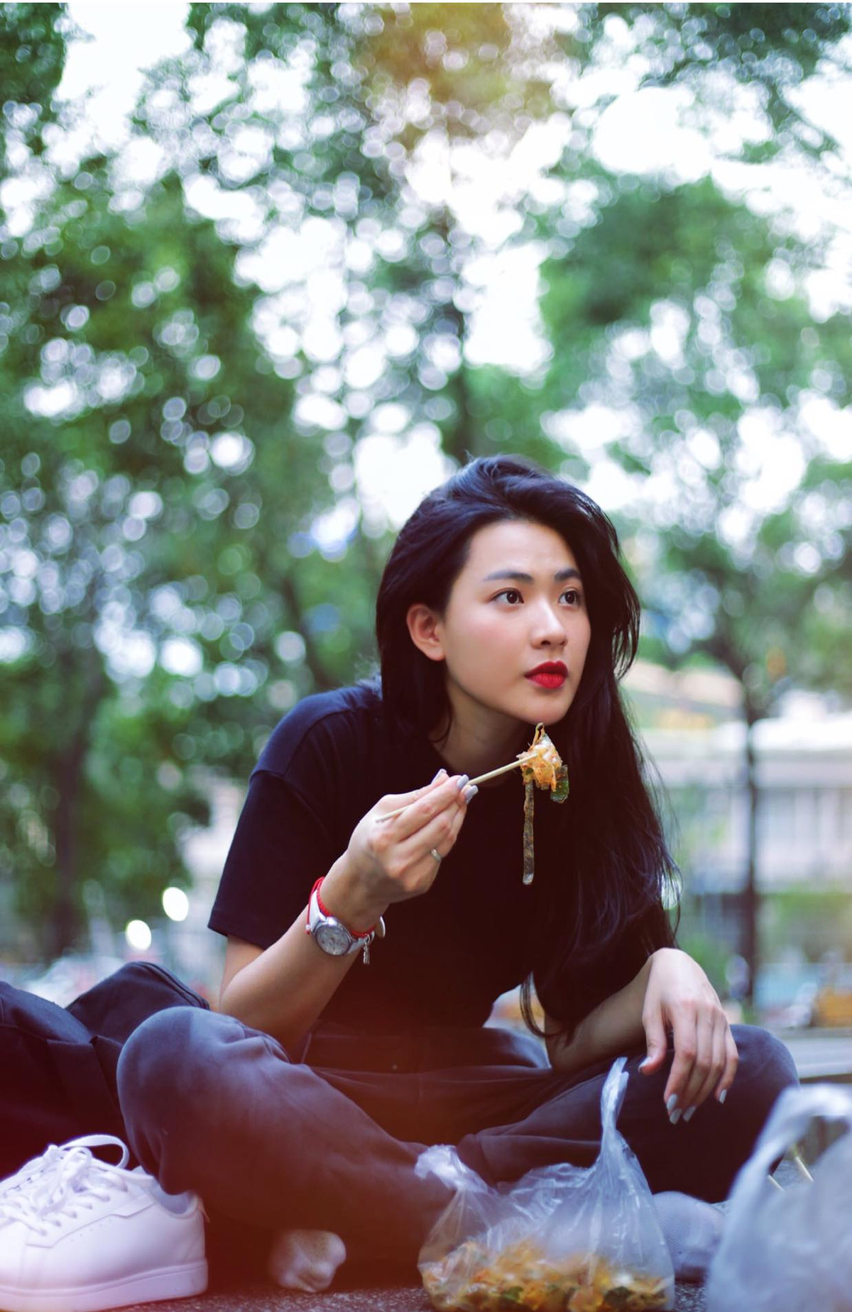 Minh Trang từng theo học Đại học Sân khấu Điện ảnh Hà Nội. Trong tương lai, hot girl Tik Tok muốn học Thạc sỹ diễn xuất. Thay vì trở thành một diễn viên giỏi, cô nàng lại muốn làm giảng viên.