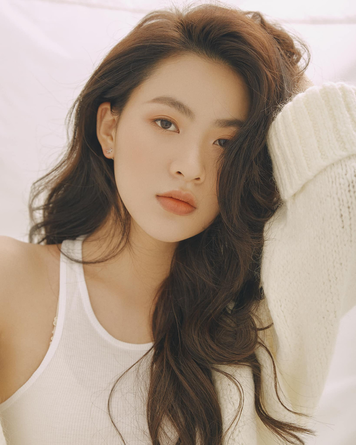 Với vẻ ngoài xinh đẹp, Minh Trang nhận được rất nhiều lời mời làm mẫu cho các thương hiệu thời trang. Cô cũng góp mặt trong phim "Tình khúc bạch dương" của VTV.