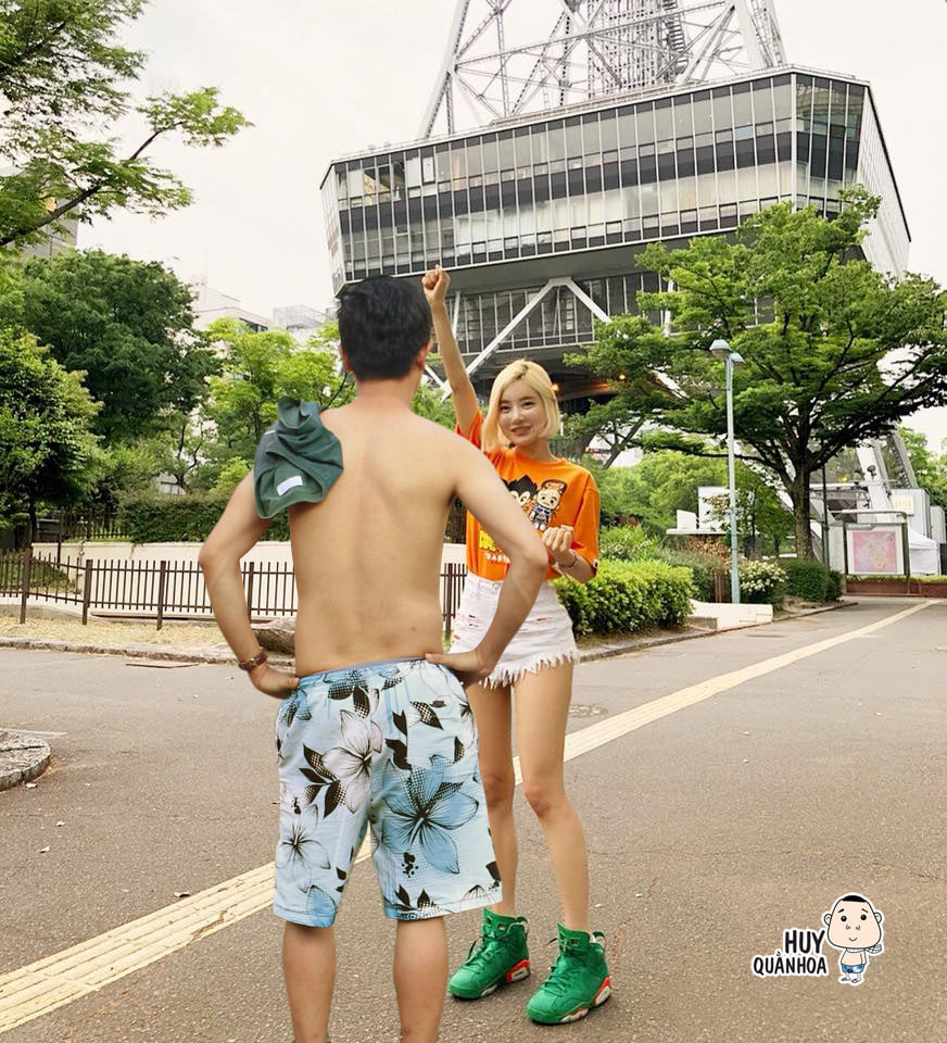 Mới đây, thánh chế ảnh này đã cho tung ra bộ ảnh hẹn hò như thật với nữ DJ đình đám này khiến cư dân mạng chắp tay bái phục.