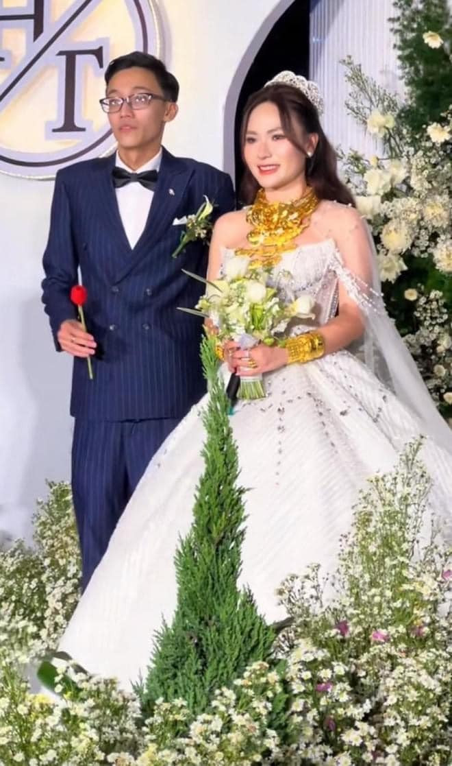 Đám cưới của Như Huỳnh và Trung Tín thu hút sự quan tâm của rất nhiều người. Nhiều đoạn video ngắn của đám cưới cặp đôi thu hút hàng triệu lượt xem.