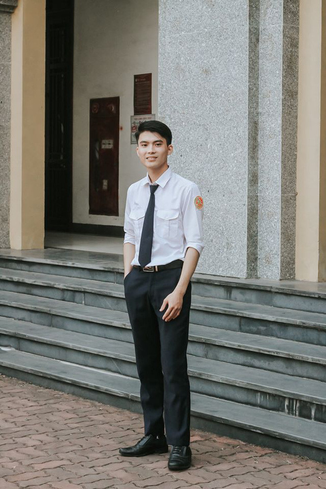 Hiện tại, mong ước lớn nhất của nam sinh là hoàn tất chương trình học và có được công việc đúng ngành đúng nghề.