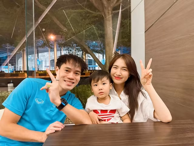 Vào tháng 1/2023, cô đã đưa bé Bo - con trai đến thăm Văn Toàn ở khách sạn ĐT Việt Nam đóng quân.