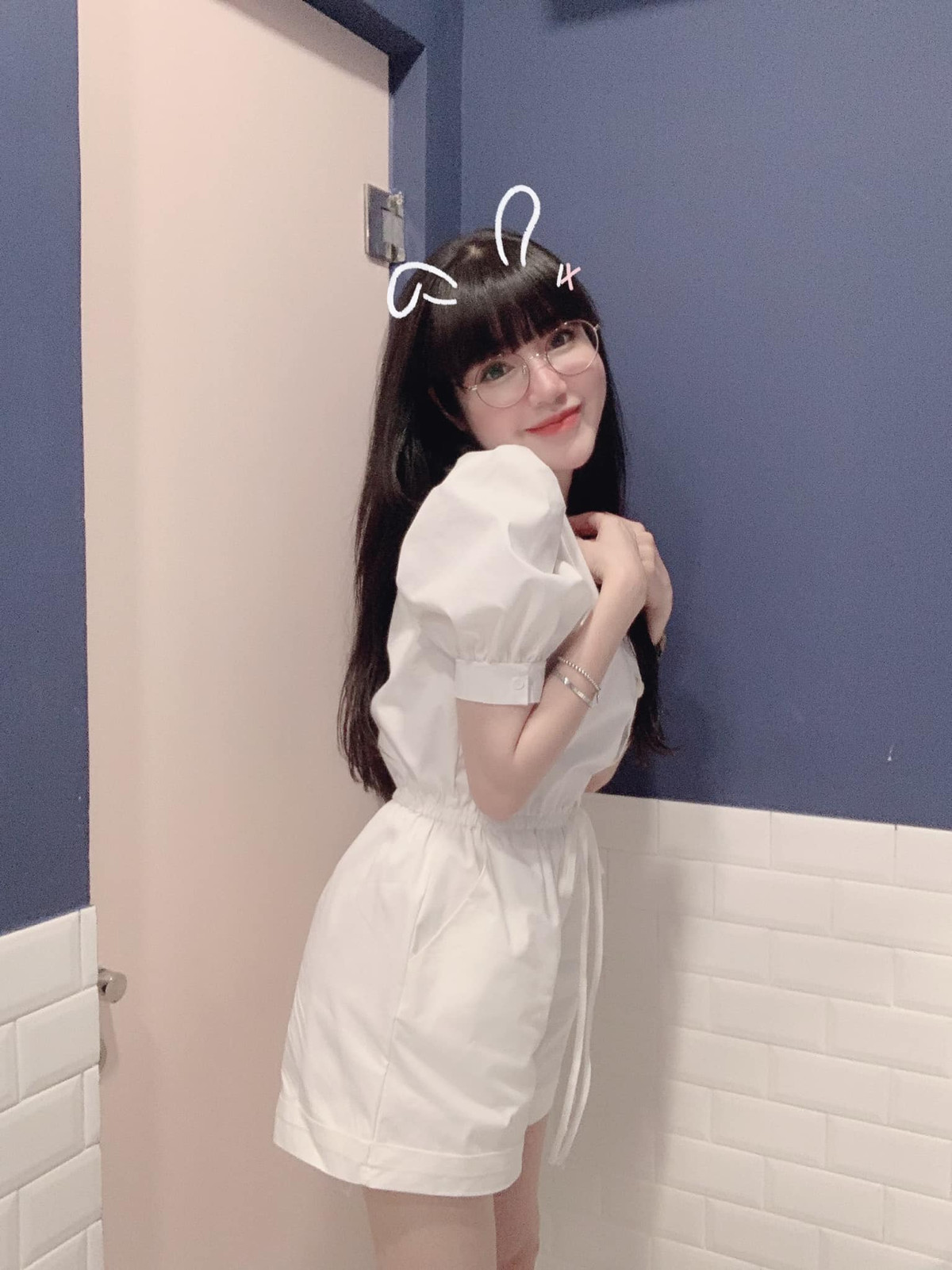 Mặc dù giải thưởng dành cho vai diễn của Elly Trần khi ấy có gây ra những phản ứng khác nhau trong dư luận và giới chuyên môn, song không ai phủ nhận diễn xuất tự nhiên của người đẹp này. Cô đã góp mặt trong khá nhiều bộ phim như: Bóng ma học đường, Tiểu thư vào bếp, Hoa cúc xanh, Những cô nàng độc thân làm mẹ…