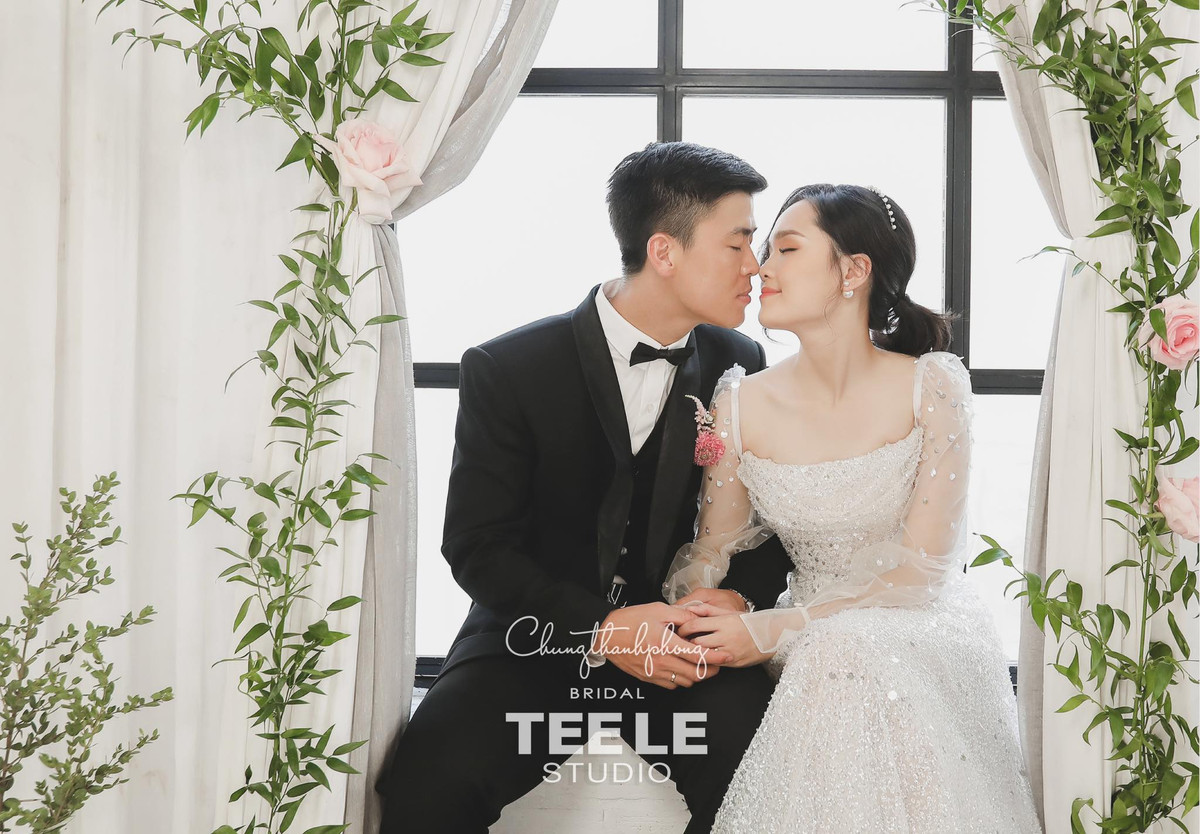 Dự kiến, đám cưới của cặp đôi vàng trong làng bóng đá sẽ được tổ chức vào ngày 9/2. Buổi sáng, phần lễ sẽ được cử hành tại nhà trai tại thôn Giao Tác, xã Liên Hà, huyện Đông Anh, Hà Nội. Buổi chiều sẽ tổ chức tiệc ở một khách sạn 5 sao.