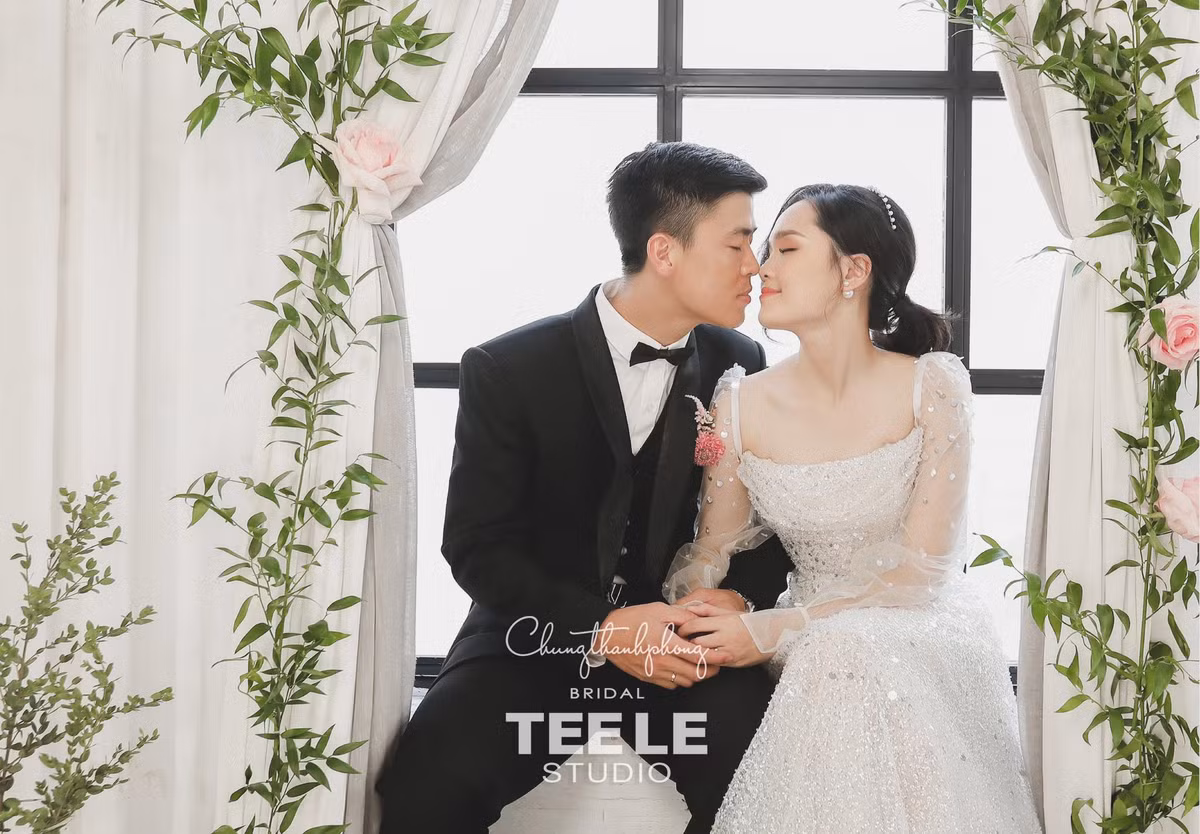 Dự kiến, đám cưới của cặp đôi vàng trong làng bóng đá sẽ được tổ chức vào ngày 9/2. Buổi sáng, phần lễ sẽ được cử hành tại nhà trai tại thôn Giao Tác, xã Liên Hà, huyện Đông Anh, Hà Nội. Buổi chiều sẽ tổ chức tiệc ở một khách sạn 5 sao.