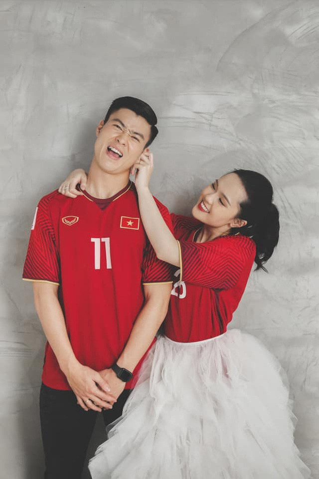 Số áo 11 đã đồng hành cùng Duy Mạnh trong giải đấu lịch sử của U23 Việt Nam tại VCK U23 Châu Á 2018 diễn ra tại Thường Châu, Trung Quốc. Còn số 28 gắn liền với đội tuyển Việt Nam và Hà Nội FC. "Hai chiếc áo ở hai giải đấu cấp đội tuyển tôi cảm thấy tự hào và hạnh phúc nhất, tính đến thời điểm lấy vợ" - Cầu thủ quê Đông Anh chia sẻ.