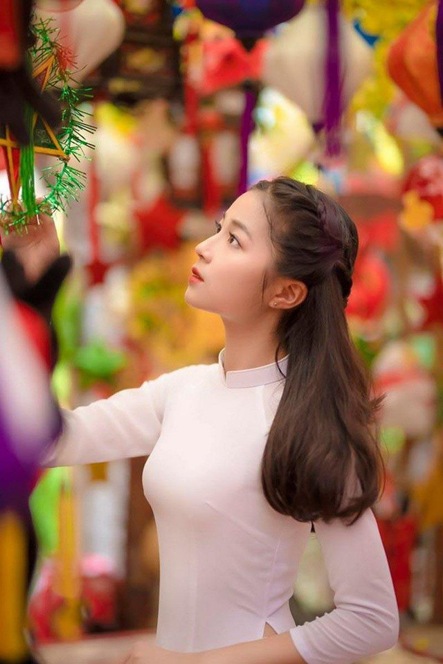 Nữ sinh Hà thành được nhiều người yêu mến không chỉ bởi gương mặt xinh xắn mà còn ở tính cách thân thiện, hòa đồng. Đối với Diệp Lân, trong tình bạn cần có sự chân thành, thấu hiểu và sẻ chia.