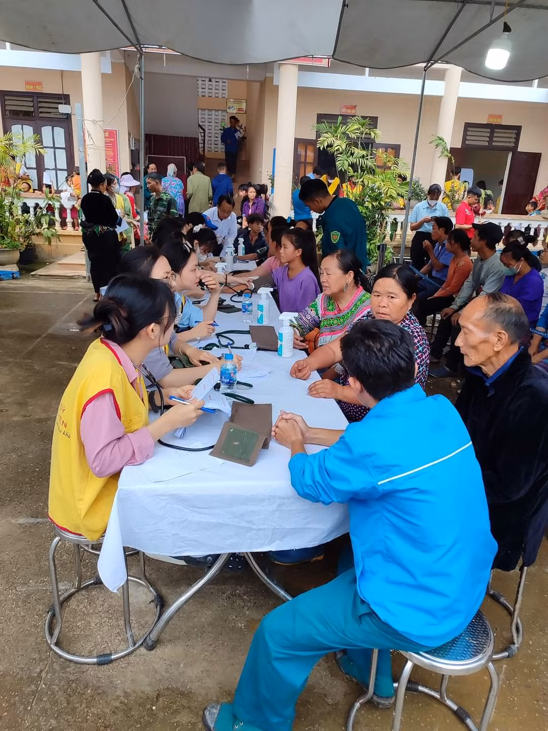 Hành trình mang lại ánh sáng cho em bé vùng cao Hà Giang - Hình 2 Hanh trinh mang lai anh sang cho em be vung cao Ha Giang-Hinh-2