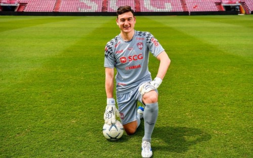 Quế Ngọc Hải từng quay video cảnh Đặng Văn Lâm nói chuyện tiếng Nga khi ngồi trong ôtô và đăng lên mạng kèm theo dòng trạng thái biểu lộ sự hoang mang: “Tưởng đang đọc rap” khiến CĐM thích thú.