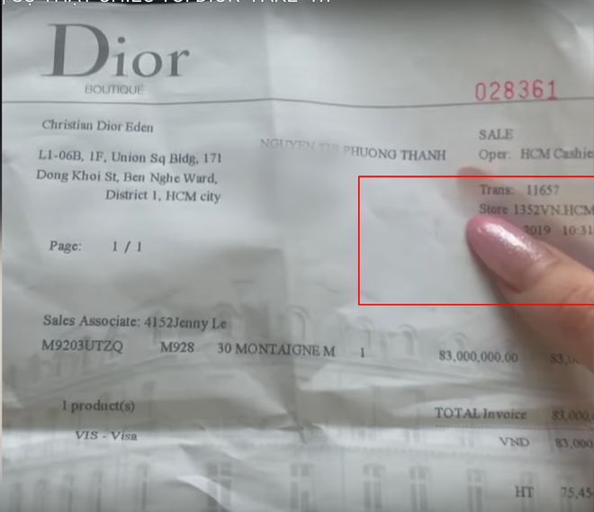 Ngoài ra, khi quay tới hóa đơn, Sĩ Thanh lấy tay che ngày mua, khiến dân tình tin rằng cô đi mua túi xịn để lấp liếm chiếc túi fake trước đó.