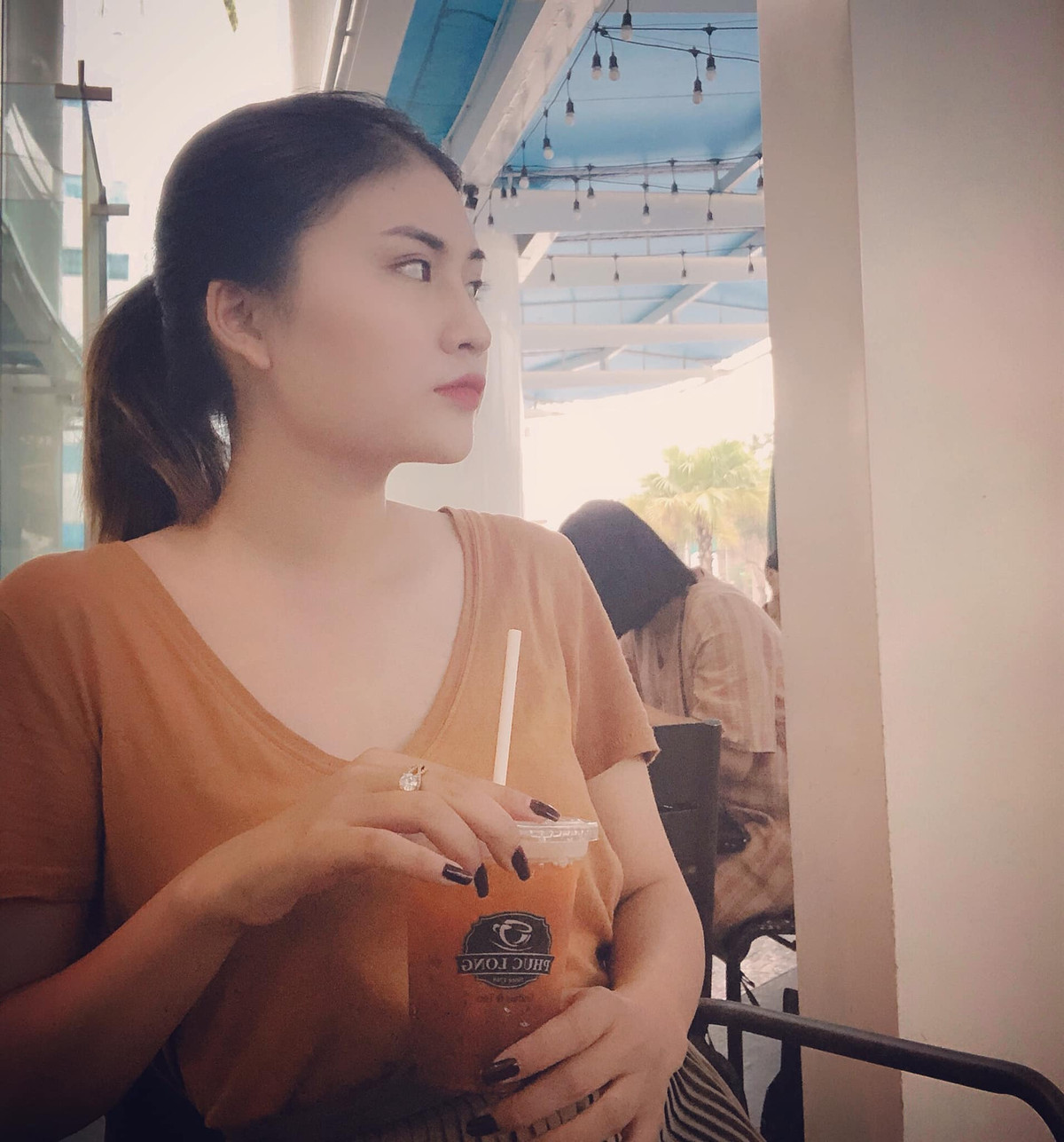 Liên quan đến "phốt" lăng nhăng của Văn Toản, Nguyệt Hà trở nên nổi tiếng hơn. Thế nhưng cô nàng tuyên bố với vị trí cô đang đứng thì không cần dìm bất kỳ ai để nổi lên.