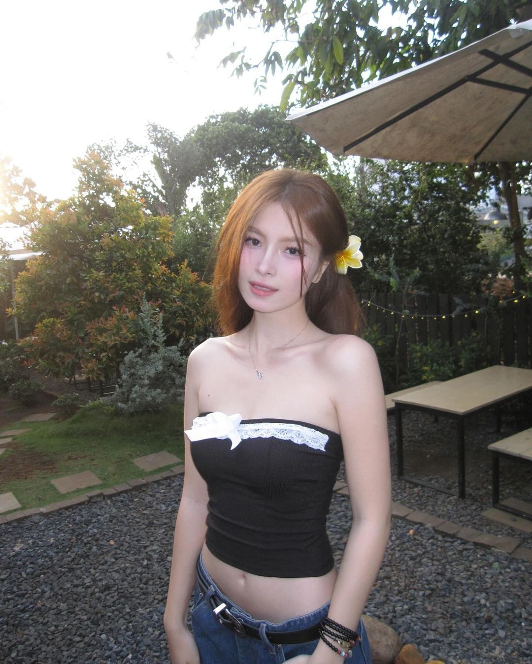 Sở hữu gương mặt xinh đẹp cùng thành tích học tập khủng, cô được nhiều người yêu mến.