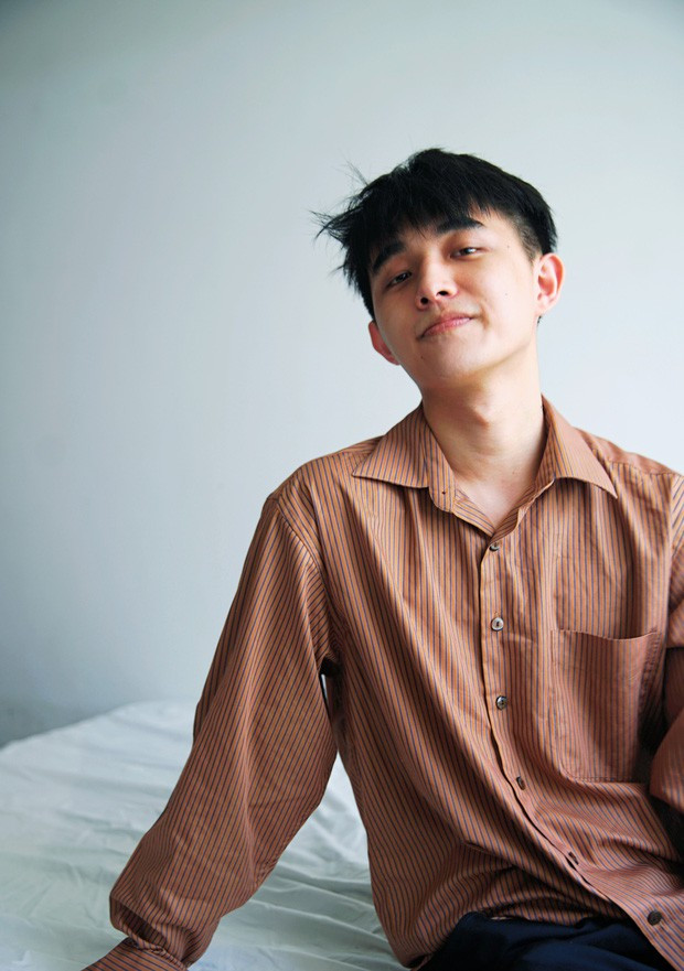 Sở thích của Triệu Vỹ những lúc rảnh rỗi là bóng rổ và âm nhạc. Hot boy 9X cũng chuộng phong cách ăn mặc đơn giản nhưng không kém phần cá tính.