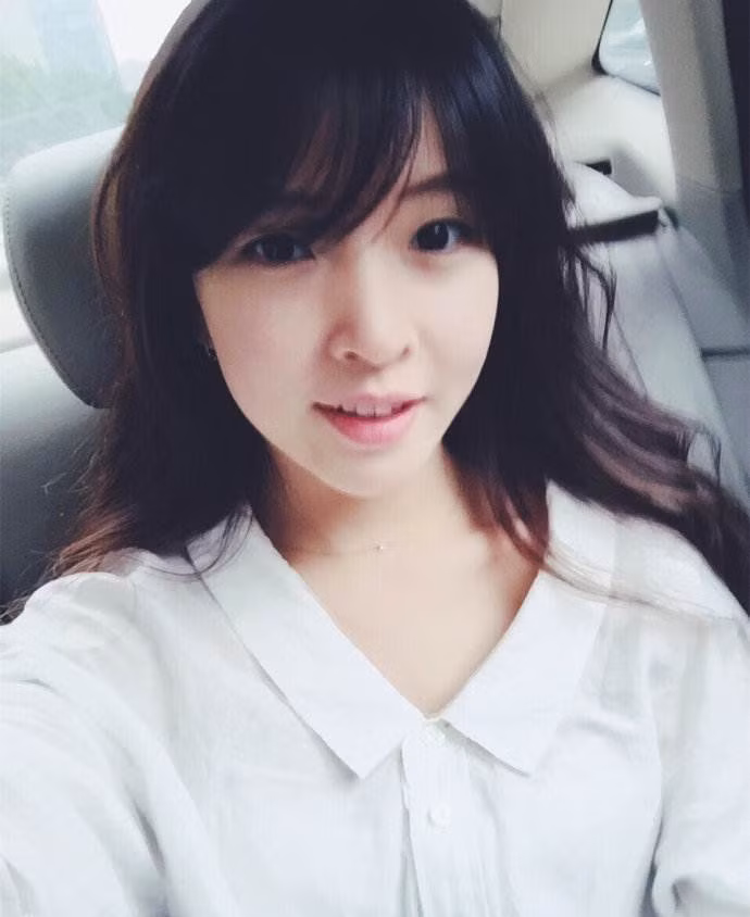 Ngay từ khi đi học, nữ giảng viên tiếng Anh 9X đã được lòng bạn bè thầy cô nhờ tính cách thân thiện cùng với tài năng ngoại ngữ.