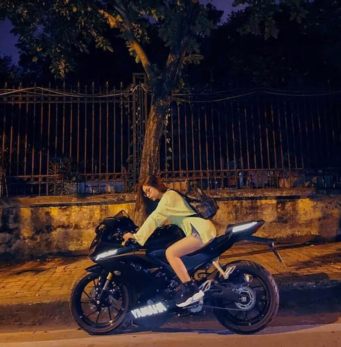 Trong khi bạn trai cũ liên tục dính nghi án tình cảm thì Nhật Lê lại có cuộc sống khác bình lặng và không chia sẻ nhiều về cảm xúc sau chia tay. Bạn gái cũ Quang Hải vẫn nhận được nhiều sự quan tâm của người hâm mộ.