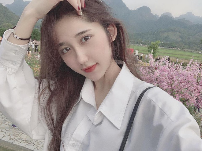 Hiện, Mina Young sở hữu hơn 250.000 nghìn lượt theo dõi trên mạng xã hội. Nhan sắc của cô nàng được đánh giá là giống với các hot girl Hàn Quốc.