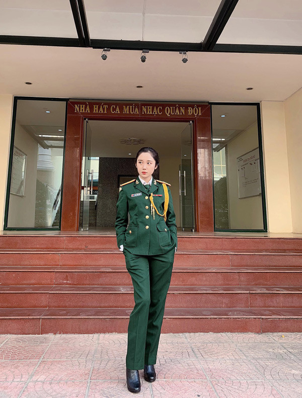 Mina Young, tên thật là Nguyễn Nga (SN 1998) được biết đến khi khoảnh khắc diện quân phục, cười tươi rói được lan truyền trên mạng xã hội vào tháng 3/2019.