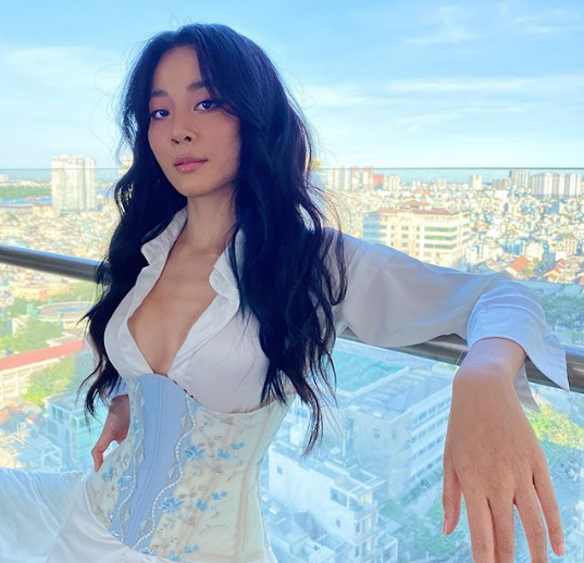 Trái ngược với những vai diễn của mình, bên ngoài Karen Nguyễn lại được nhận xét là hiền lành, dễ gần, đơn giản.