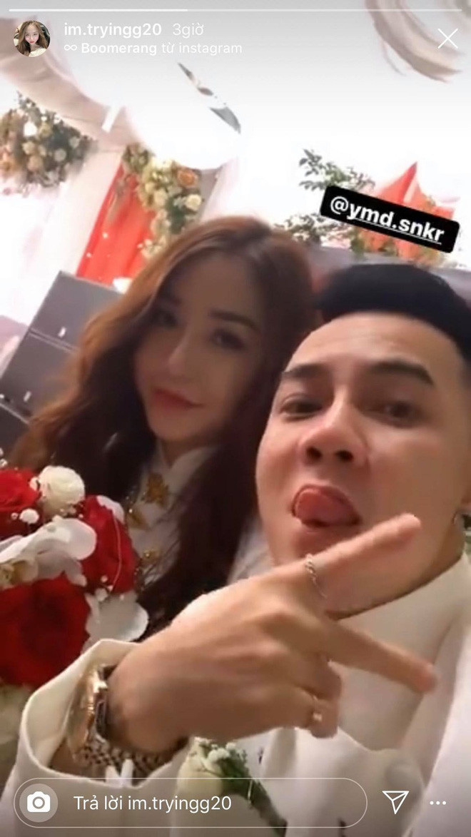 Nhiều người hâm mộ đã gửi lời chúc phúc tới cặp đôi. Vậy là sau chuỗi scandal cách đây 2 năm, cuối cùng nữ streamer Việt Nam xinh đẹp cũng đã có bến đỗ hạnh phúc. Cô nàng cũng được khen ngợi bởi nhan sắc ngày càng đạt độ chín.