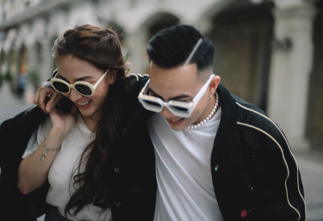 Cách đây 2 năm, Kiều Anh Hera từng bị tố cắm sừng người yêu cũ, lộ clip nóng,...Sau scandal, cô nàng bỗng dưng "bốc hơi", lặng lẽ đi tân trang nhan sắc, "đập đi xây lại" và mới trở lại cách đây chừng 1 năm.