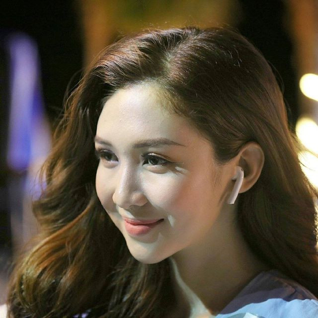 "Vì muốn cả hai thứ nên mình cũng phải nỗi lực gấp đôi. Mình biết rằng để cân bằng được giữa học hành và hoạt động nghệ thuật không dễ dàng nên dù mệt mỏi cũng phải cố gắng, không bỏ cuộc" - Nữ MC chia sẻ.